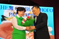 Премьер Шолбан Кара-оол вручил государственные награды социальным работникам
