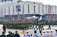 К трансляции Парада Победы в Кызыле присоединились тысячи зрителей 