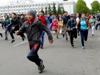  В столице Тувы в массовом забеге «Беги за мной» приняли участие более полутора тысяч человек. Кызыл.  24 мая 2014 года