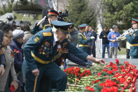 В Кызыле накануне Дня Победы возложили цветы к мемориалам героев Великой Отечественной войны 